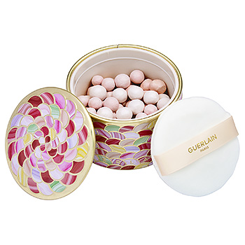 Météorites Light-Revealing Pearls of Powder